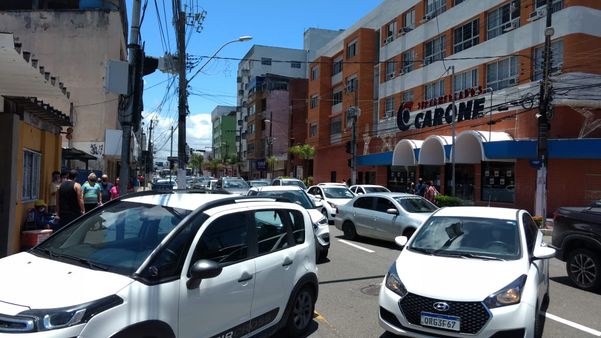 Trânsito intenso no Centro de Vila Velha