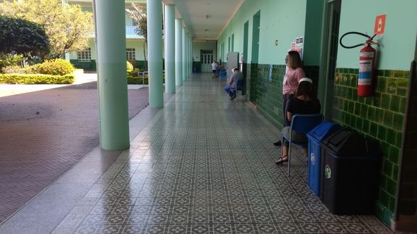 Votação ocorre tranquilamente no Colégio Marista, em Vila Velha. Os corredores estão sem aglomeração e não há registro de filas nas seções.