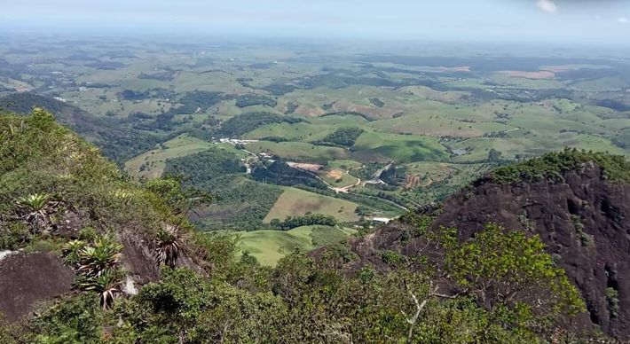 A luz, que vai ficar até o fim deste ano no local, gerou curiosidade da população neste fim de semana. A equipe de A Gazeta conversou com o autor da ideia