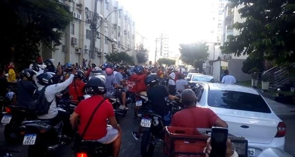 Após entregador ser agredido, motoboys fazem protesto em Colatina