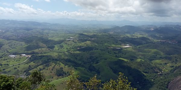 Cachoeirense coloca refletor no topo do Pico do Itabira e chama atenção da cidade toda por Ezequiel Vieira