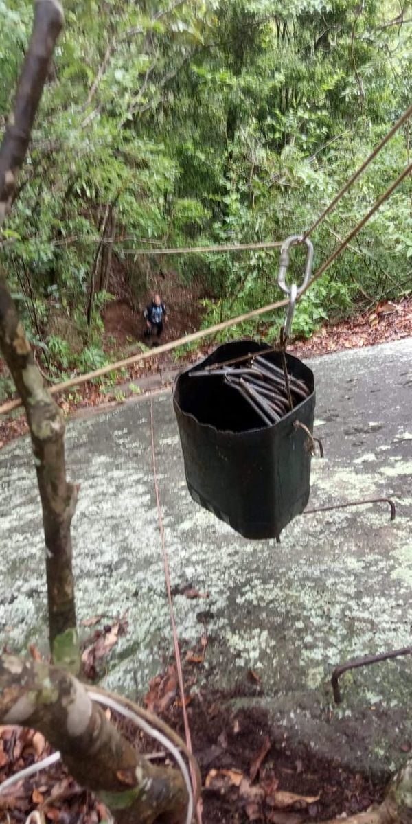 Cachoeirense coloca refletor no topo do Pico do Itabira e chama atenção da cidade toda por Ezequiel Vieira