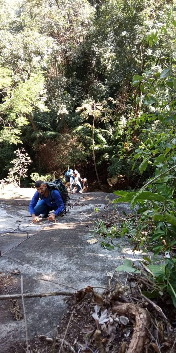 Cachoeirense coloca refletor no topo do Pico do Itabira e chama atenção da cidade toda por Ezequiel Vieira