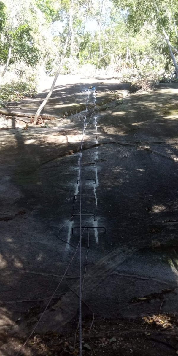 Cachoeirense coloca refletor no topo do Pico do Itabira e chama atenção da cidade toda por Ezequiel Vieira