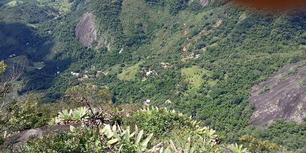 Cachoeirense coloca refletor no topo do Pico do Itabira e chama atenção da cidade toda por Ezequiel Vieira
