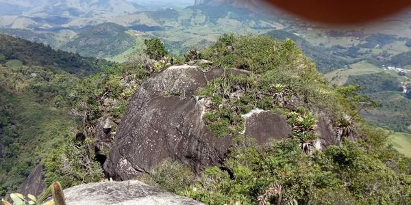 Cachoeirense coloca refletor no topo do Pico do Itabira e chama atenção da cidade toda por Ezequiel Vieira