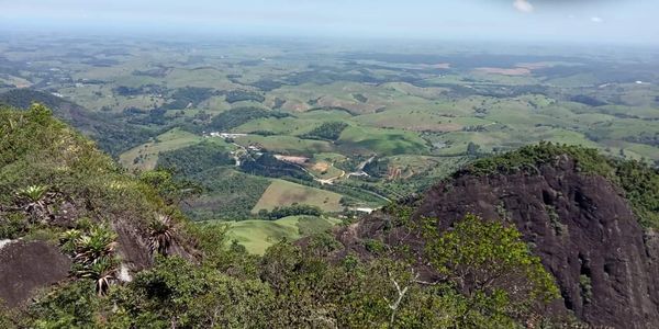 Cachoeirense coloca refletor no topo do Pico do Itabira e chama atenção da cidade toda por Ezequiel Vieira