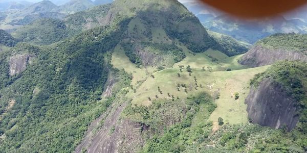 Cachoeirense coloca refletor no topo do Pico do Itabira e chama atenção da cidade toda por Ezequiel Vieira