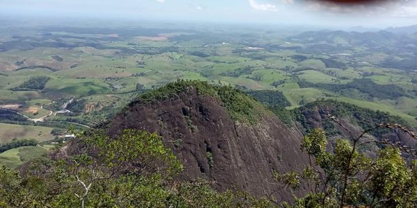 Cachoeirense coloca refletor no topo do Pico do Itabira e chama atenção da cidade toda por Ezequiel Vieira