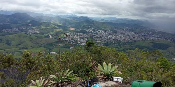 Cachoeirense coloca refletor no topo do Pico do Itabira e chama atenção da cidade toda por Ezequiel Vieira