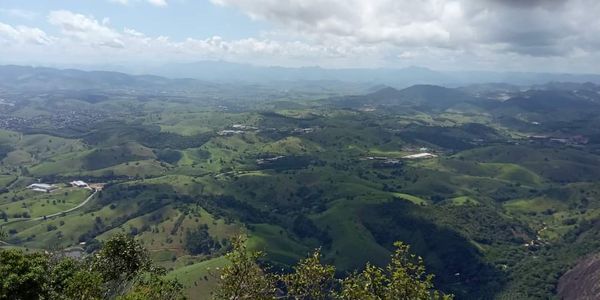 Cachoeirense coloca refletor no topo do Pico do Itabira e chama atenção da cidade toda por Ezequiel Vieira