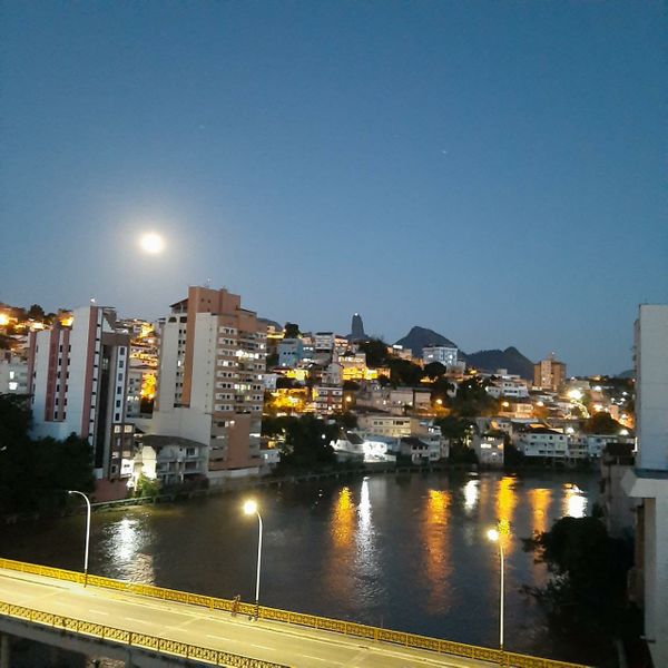Cachoeirense coloca refletor no topo do Pico do Itabira e chama atenção da cidade toda por Redes Sociais