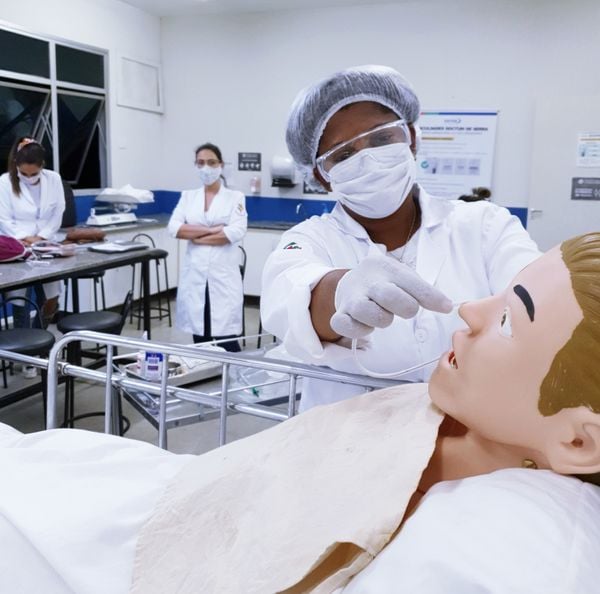 Os interessados em participar do processo seletivo na Doctum podem se inscrever de forma gratuita. O candidato pode fazer o vestibular on-line, na unidade ou entrar diretamente com a nota do Enem de anos anteriores