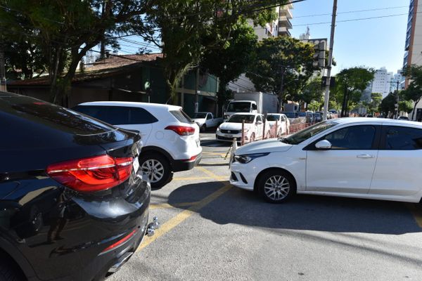 Trânsito apresenta lentidão na Avenida Rio Branco, em Vitória por Fernando Madeira