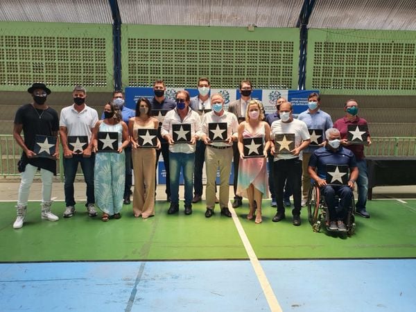 15 atletas foram homenageados na Calçada da Fama do Esporte Capixaba