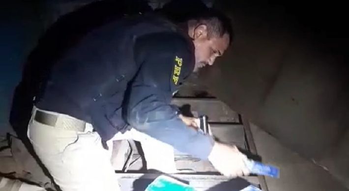 Apreensão ocorreu no km 57 da BR 101, em São Mateus, no Norte do Estado. As drogas foram encontradas em um fundo falso na quinta roda do veículo