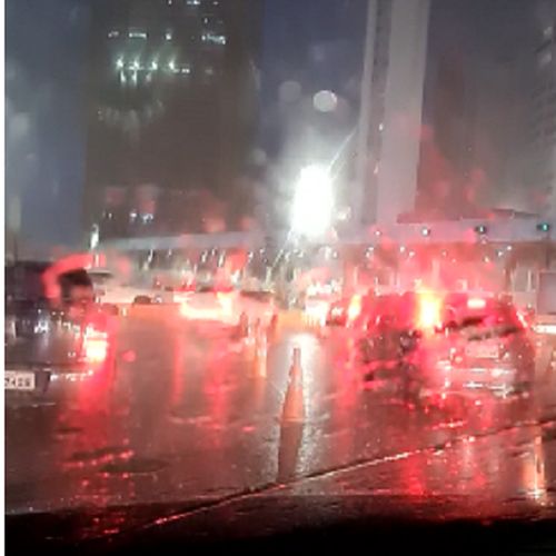 Após um dia de altas temperaturas na Grande Vitória, a volta pra casa do capixaba no início da noite desta quarta-feira (2) foi acompanhada de fortes chuvas