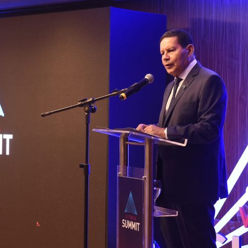 Em Vitória, Mourão defende corte de gastos públicos e privatizações