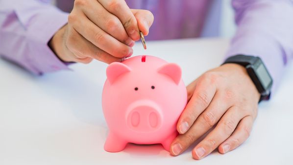 Com rendimento limitado e novas opções disponíveis, a tradicional poupança deixou de ser a única escolha para quem precisa manter dinheiro disponível