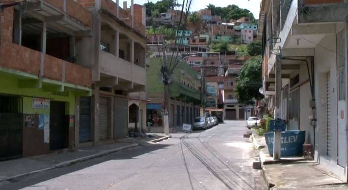 Com o homem preso foi encontrado uma mochila de entregador de comida por aplicativo e uma máquina de cartão de crédito. Polícia não confirma se ele era entregador ou se estava se passando por um para cometer o crime
