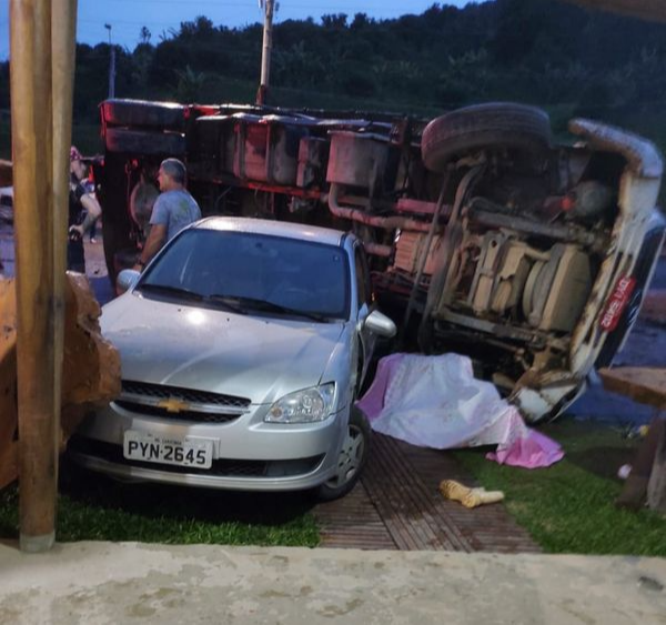 Uma pessoa morreu e outra ficou ferida no acidente. Crédito: Internauta