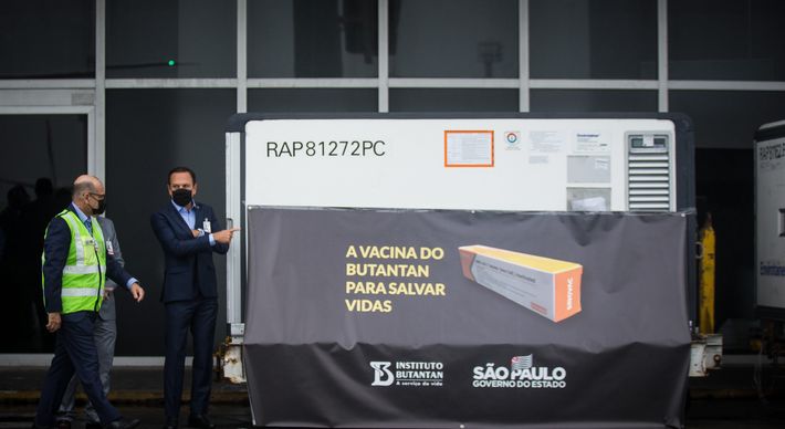 O acordo entre o governo do Estado, o Instituto Butantã e a Sinovac prevê 46 milhões de doses da vacina