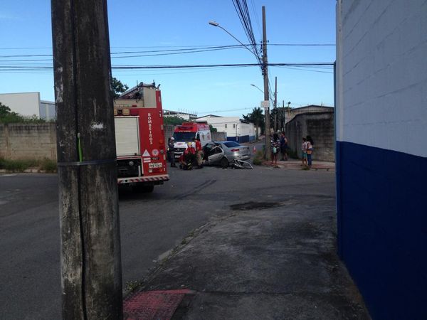 Corpo de Bombeiros atendem acidente em Jardim Limoeiro 
