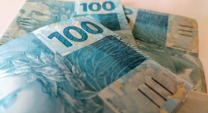 Auxílio que foi depositado pela Caixa no dia 18 de abril agora pode ser sacado ou transferido. Os valores podem variar de R$ 150 a R$ 375, dependendo da composição familiar. Veja o calendário