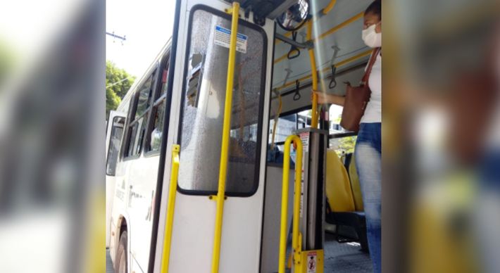 Homem teria ficado irritado com os passageiros; apesar do susto, ninguém ficou ferido