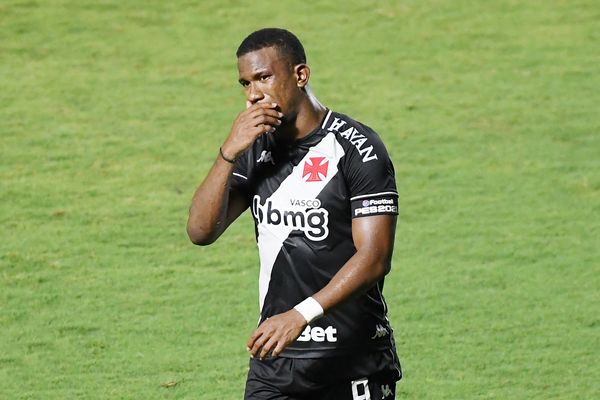 Ribamar perdeu gols inacreditáveis na partida contra o Defesa y Justicia