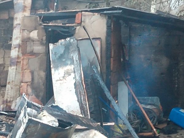 Incêndio em casa de madeira