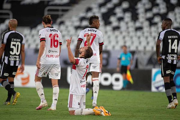 Flamengo vence o Botafogo por 1 a 0 com gol de Everton Ribeiro, pelo Campeonato Brasileiro