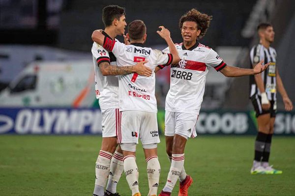 Flamengo vence o Botafogo por 1 a 0 com gol de Everton Ribeiro, pelo Campeonato Brasileiro