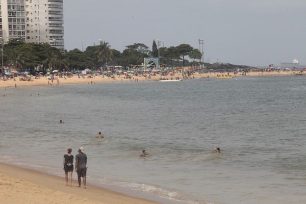 Praia da Costa, em Vila Velha, no dia em que ES atinge a marca de 4.385 óbitos pelo novo coronavírus por Carlos Alberto Silva