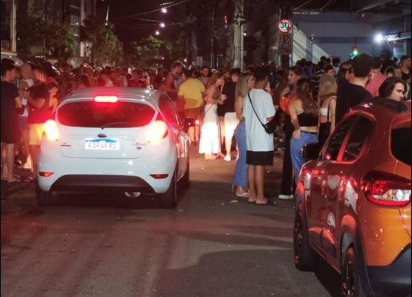 Covid-19: moradores denunciam aglomeração na Rua da Lama, em Jardim da Penha, Vitória
