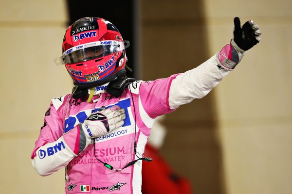 Sergio Pérez comemora vitória no GP de Sakhir de 2020, sua primeira na Fórmula 1 