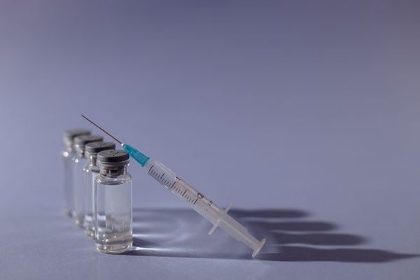 A empresa Sinovac está desenvolvendo a vacina Coronavac para a Covid-19