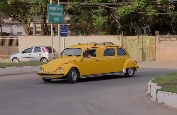 Com a pandemia, Seu Lúcio deixou de fazer eventos com a limusine, mas segue passeando com o carro por Castelo por Arquivo pessoal