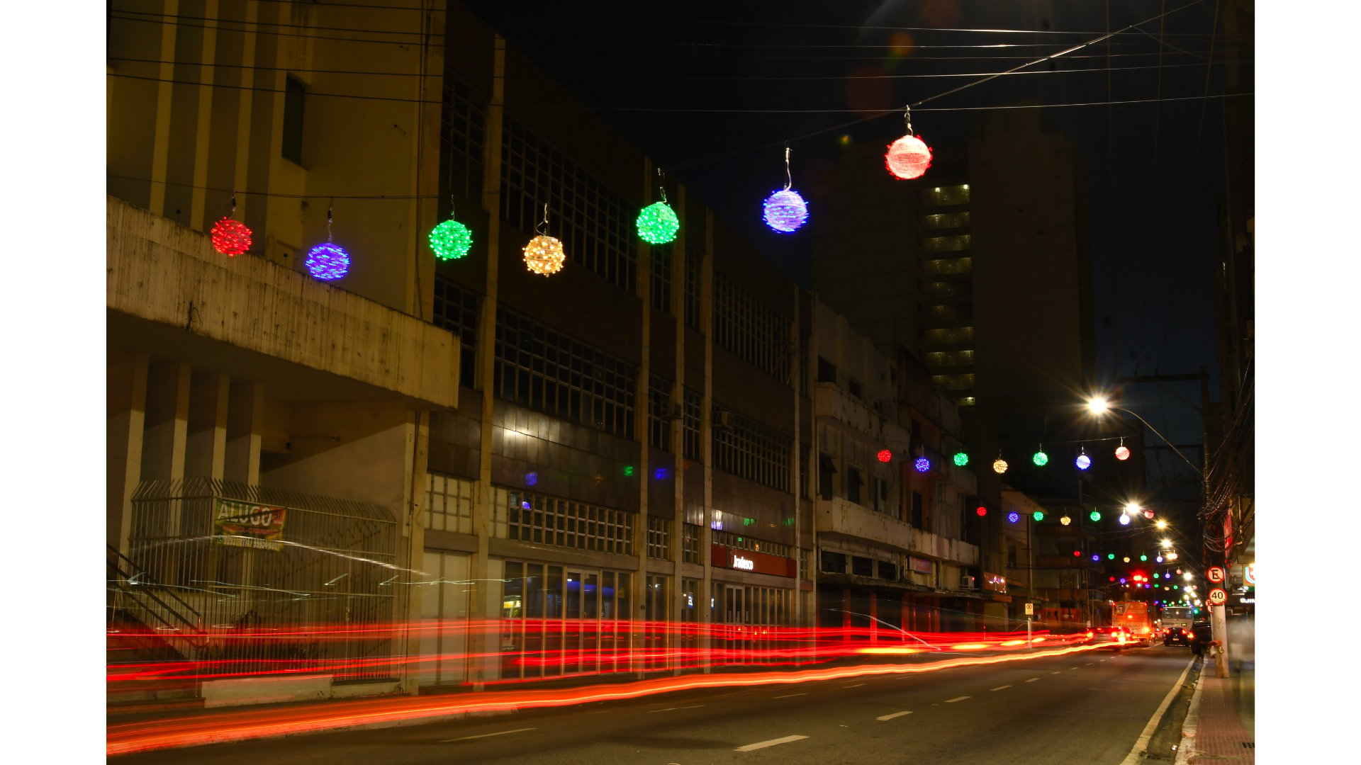 Decoração natalina na Avenida Jerônimo Monteiro, em Vitória