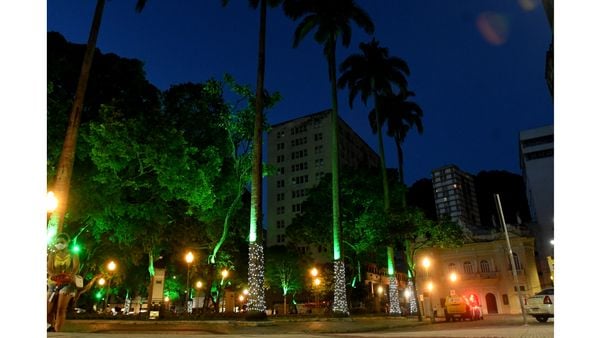Decoração natalina na Praça Costa Pereira, em Vitória por Fernando Madeira