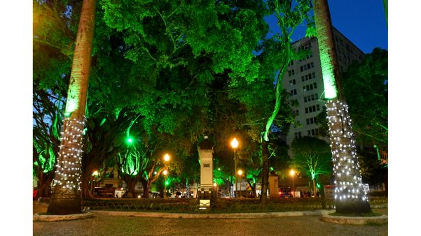 Decoração natalina na Praça Costa Pereira, em Vitória