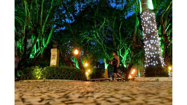 Decoração natalina na Praça Costa Pereira, em Vitória por Fernando Madeira