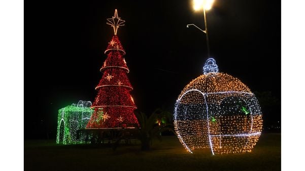 Decoração natalina na Praça do Papa, em Vitória por Fernando Madeira