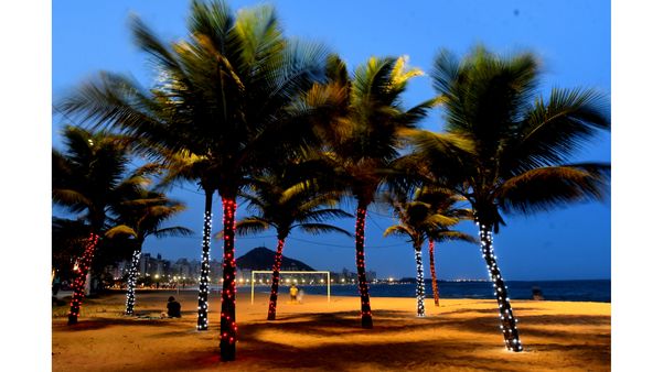 Decoração natalina na Praia da Costa, em Vila Velha por Fernando Madeira