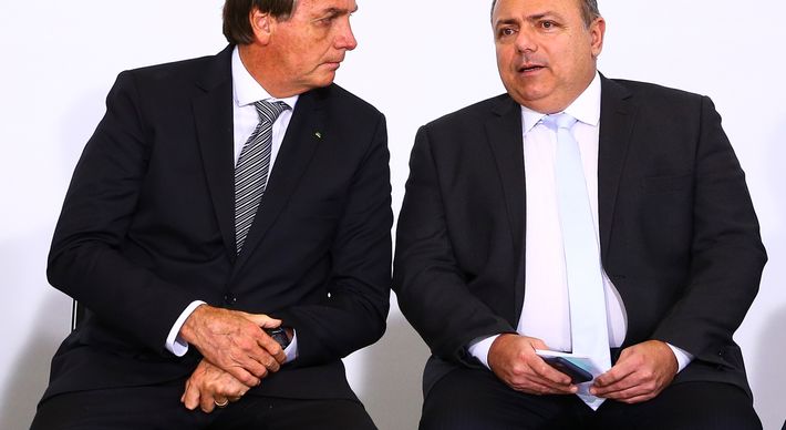 De acordo com especialistas, o comportamento irresponsável do presidente Bolsonaro e as mudanças no Ministério da Saúde são alguns dos motivos que nos aproximaram da marca