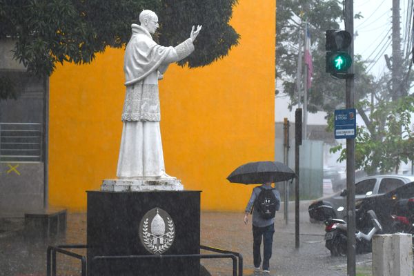 Chuva forte atinge Vitória e deixa ruas alagadas por Fernando Madeira