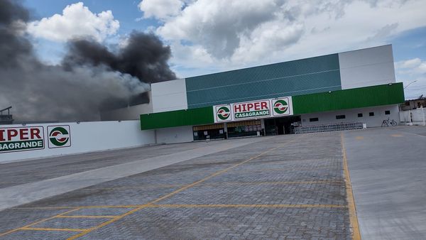 Incêndio atinge supermercado às margens da BR 101 em São Mateus