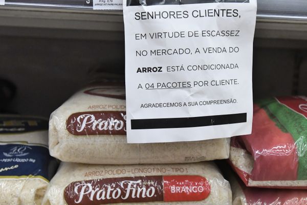Itens da cesta básica no supermercado por Fernando Madeira