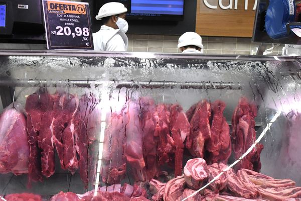 Itens da cesta básica no supermercado por Fernando Madeira