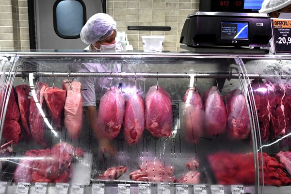 Itens da cesta básica no supermercado por Fernando Madeira